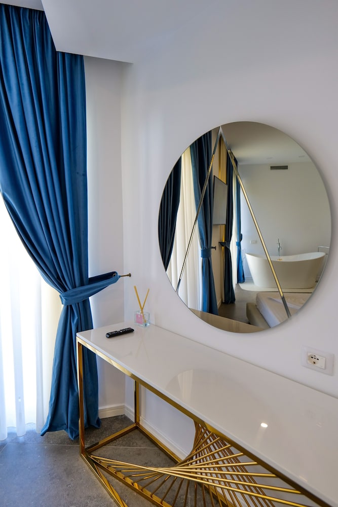 Hh Boutique Hotel 5/50