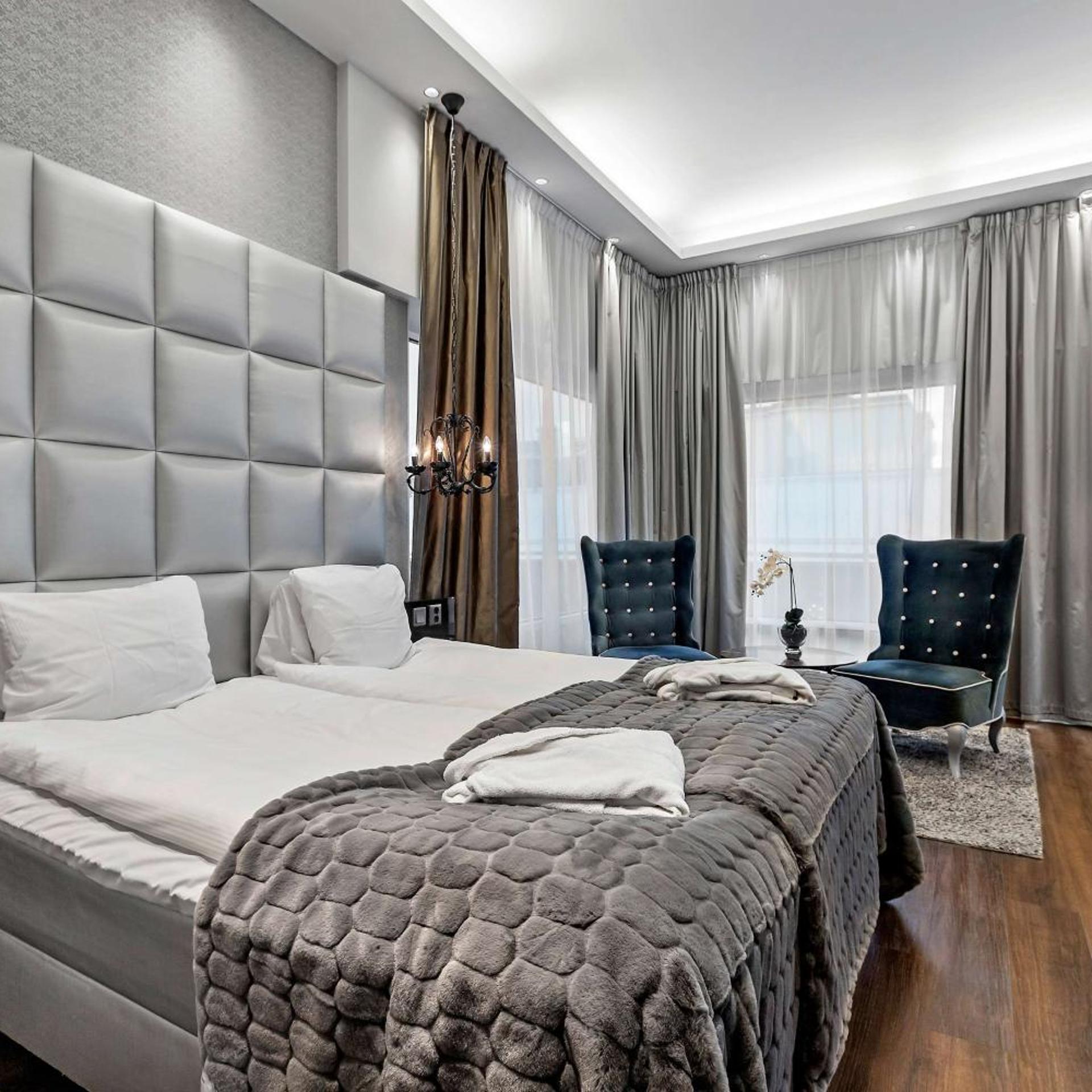 Deluxe, Suite