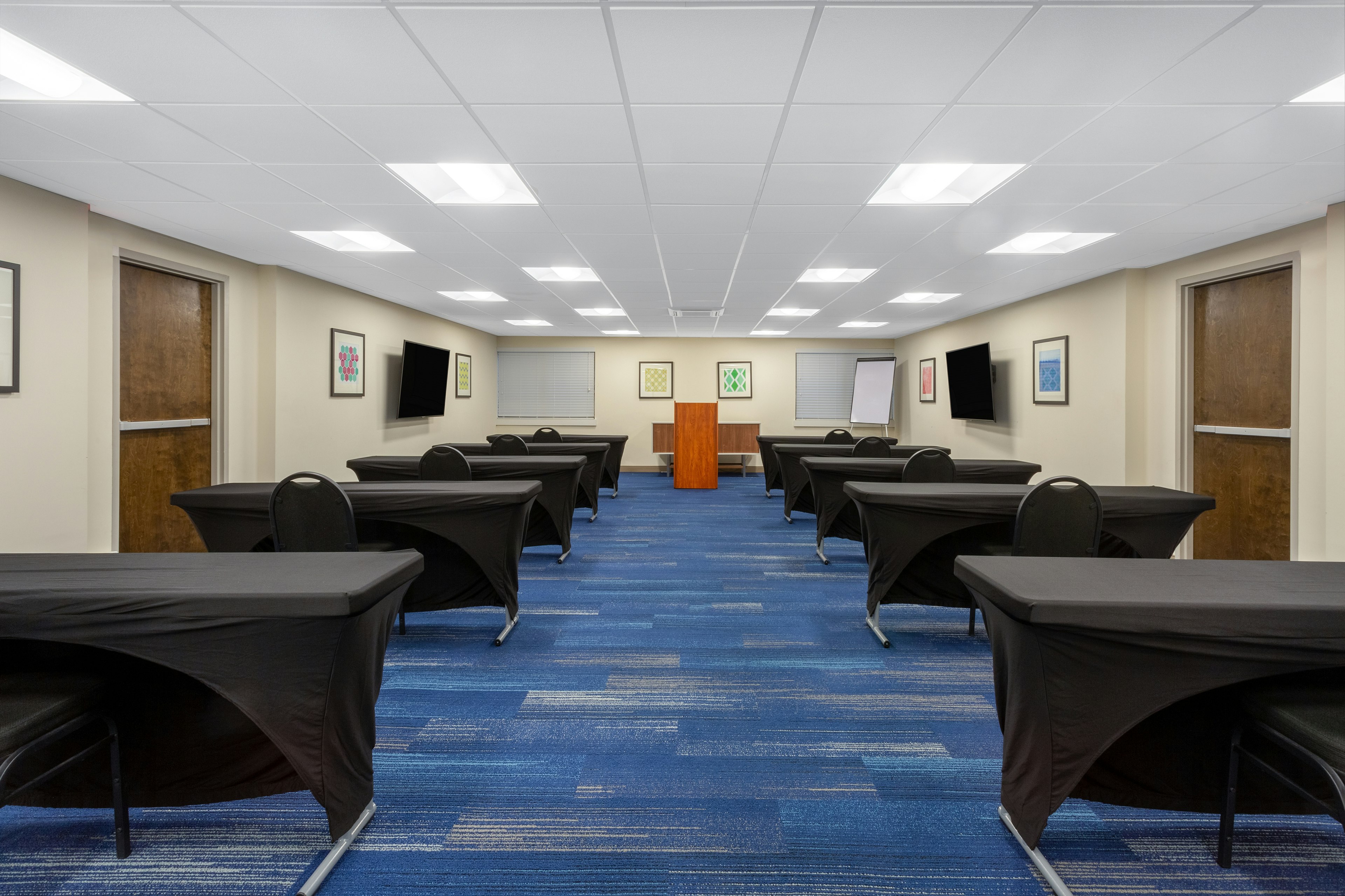 Holiday Inn Express Hotel Suites King of Prussia 52/67