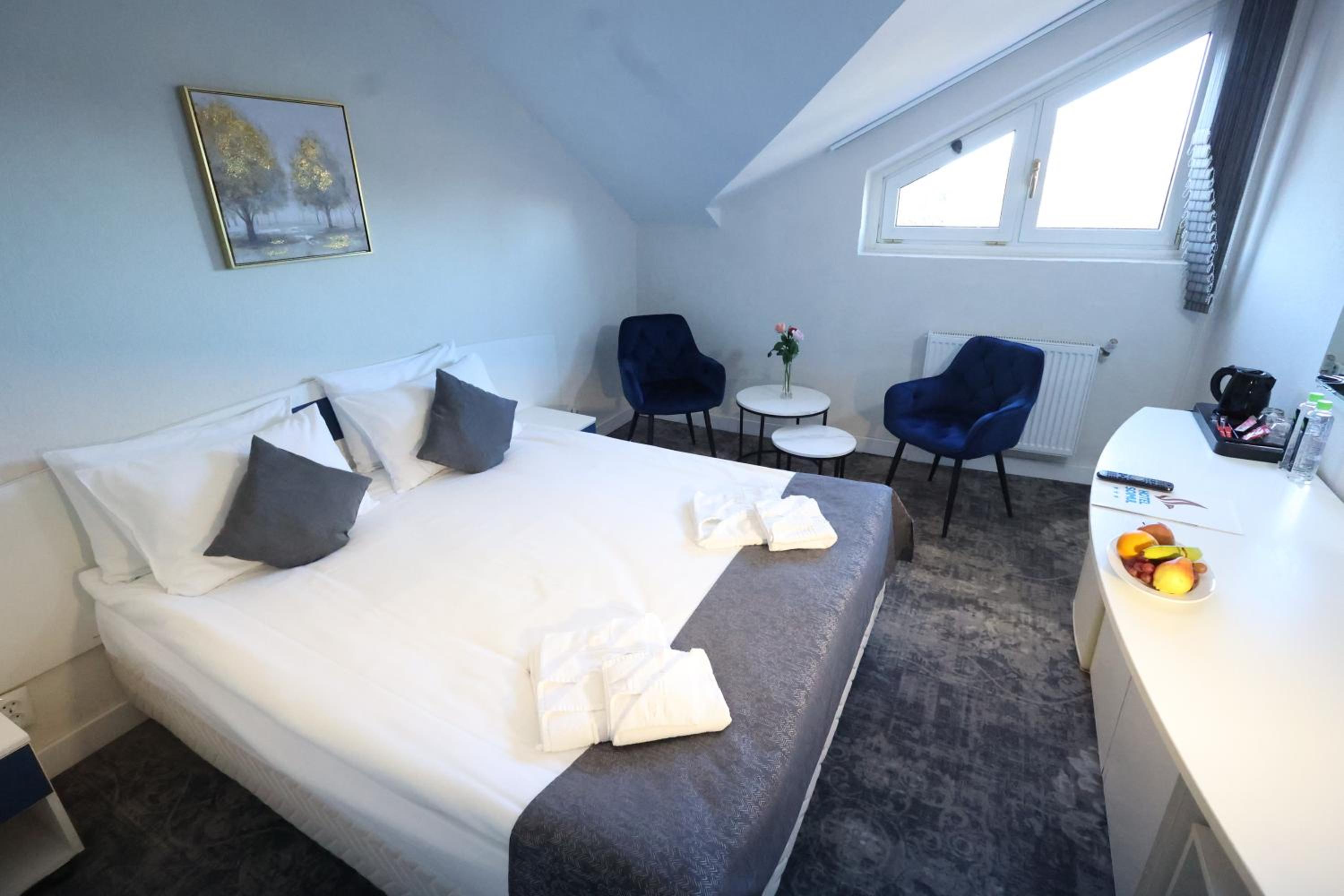 Room, Double Bed, No Balcony