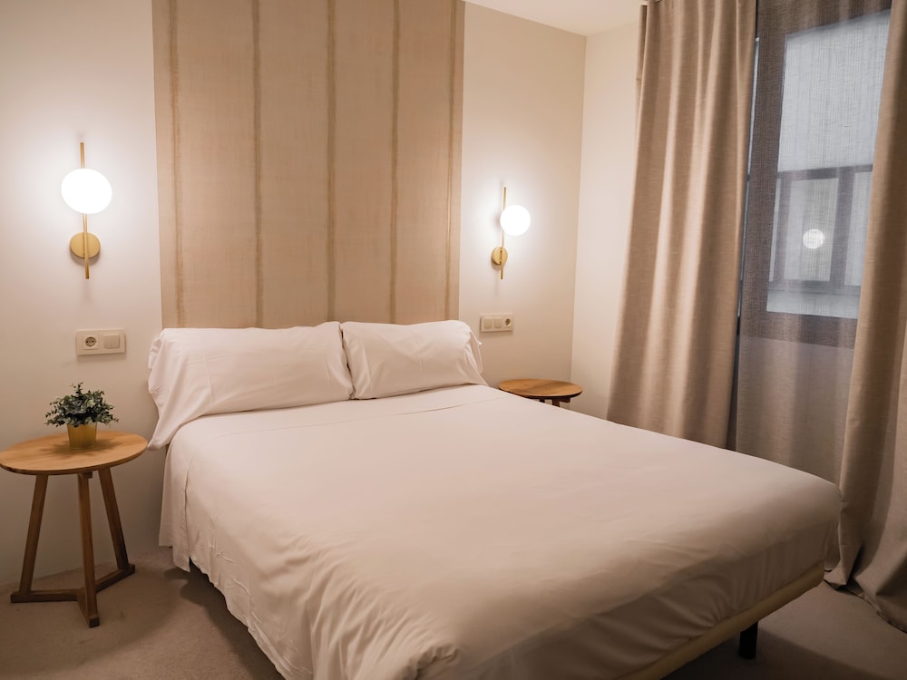 INTERIOR, CASUAL, DOUBLE BED, PATIO