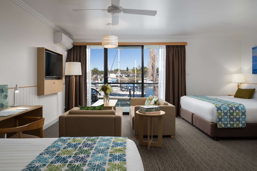 Suite, King and Twin Beds, Water View