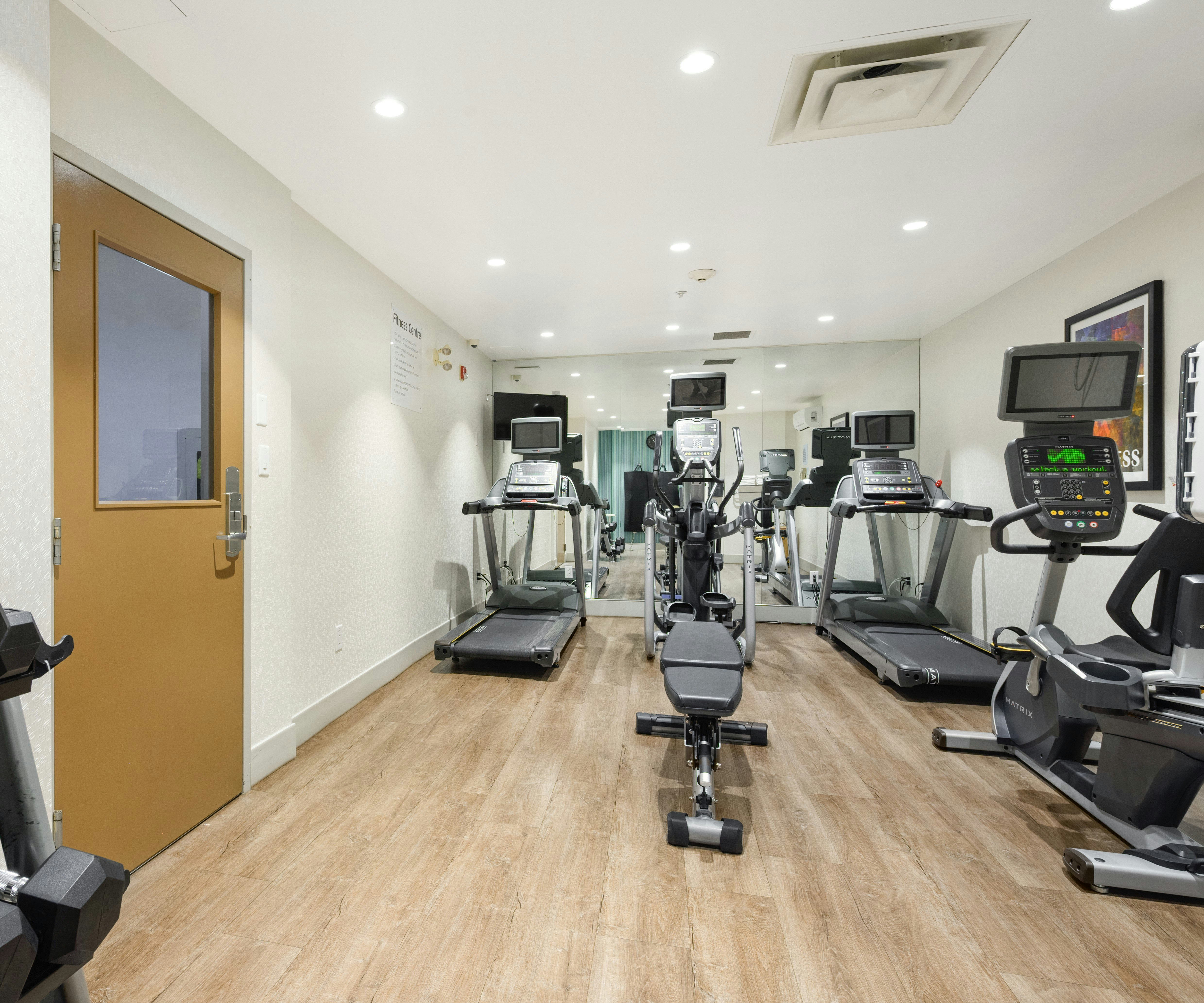 Holiday Inn Express Suites Surrey 24/50