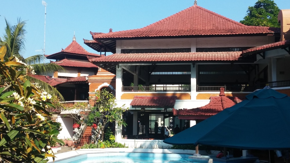 Puri Naga Beachfront Cottages 9/65