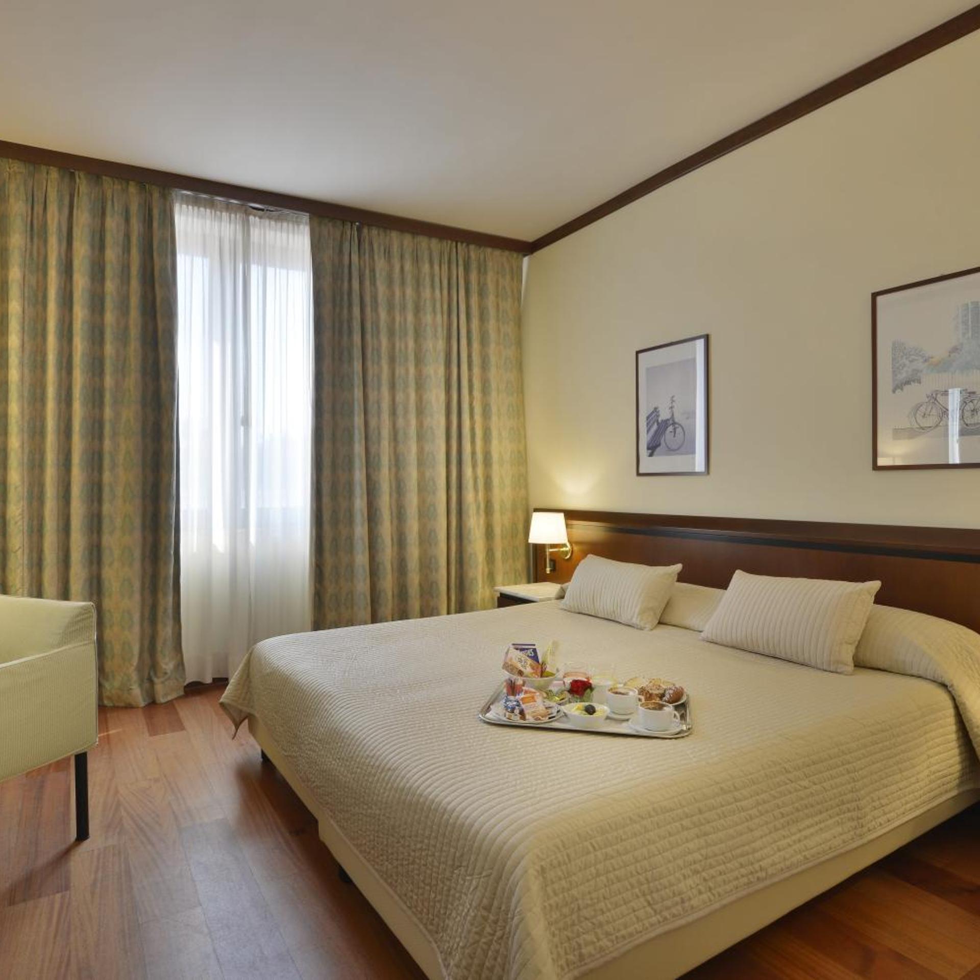 Room, Double or Twin Bed