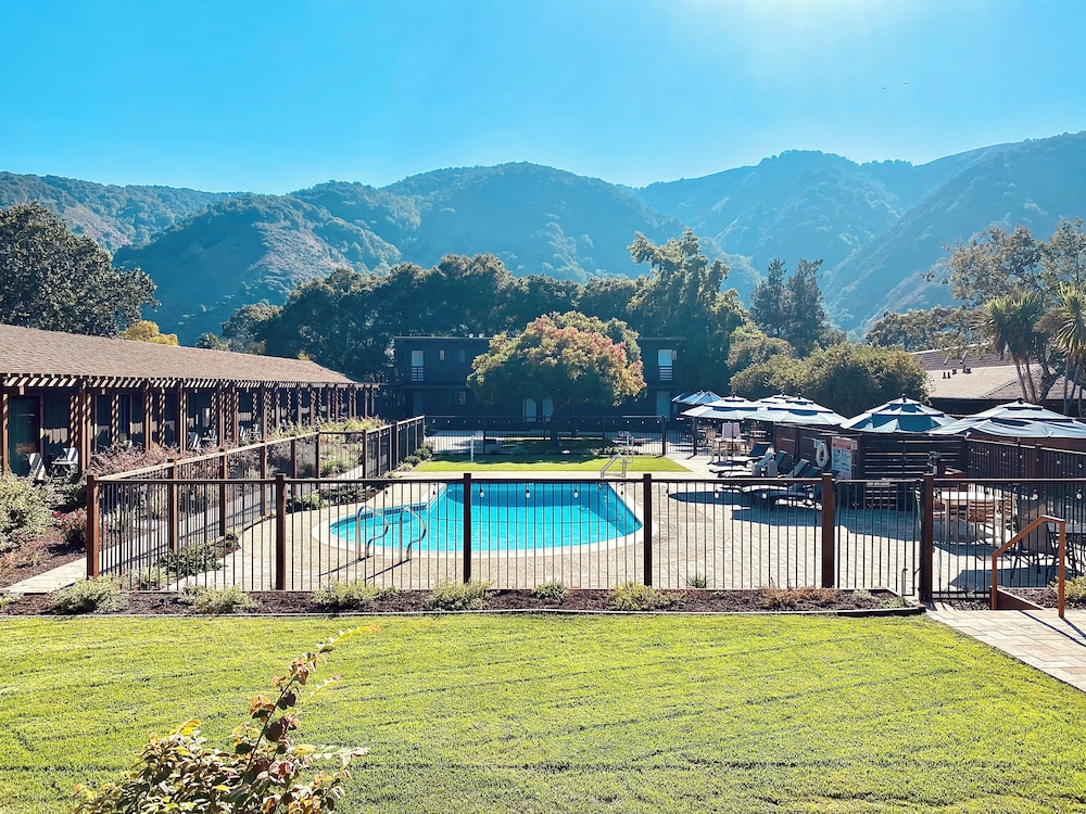 Hidden Valley Inn 53/57