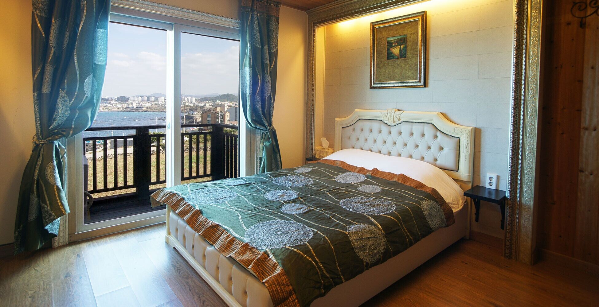 ROOM, OCEAN VIEW