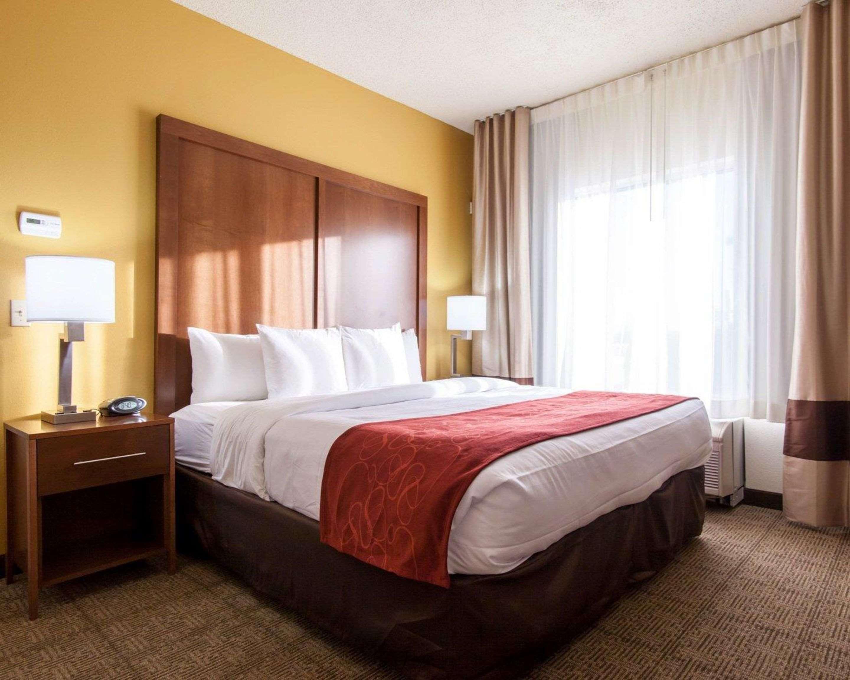 EFFICIENCY, SUITE, KING BED