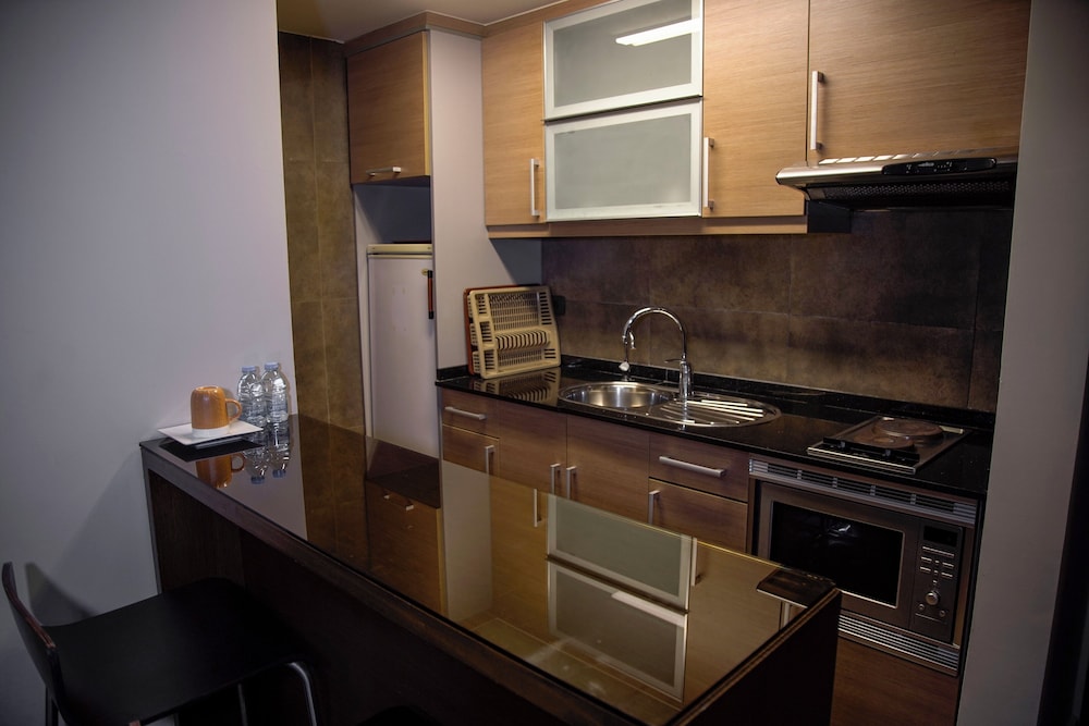 Britannia Suites 34/37