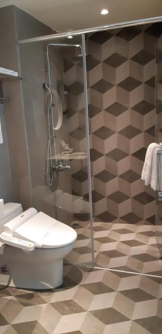 غرفة رباعية، New California Hotel 3/4