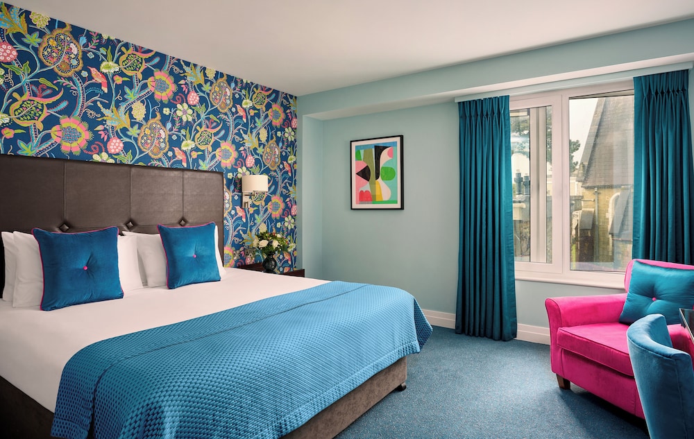 DELUXE, DOUBLE BED