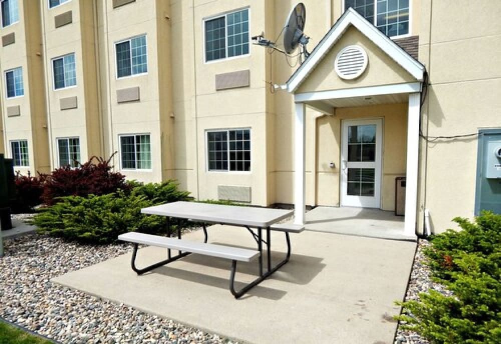Microtel Inn & Suites by Wyndham Mankato 14/17