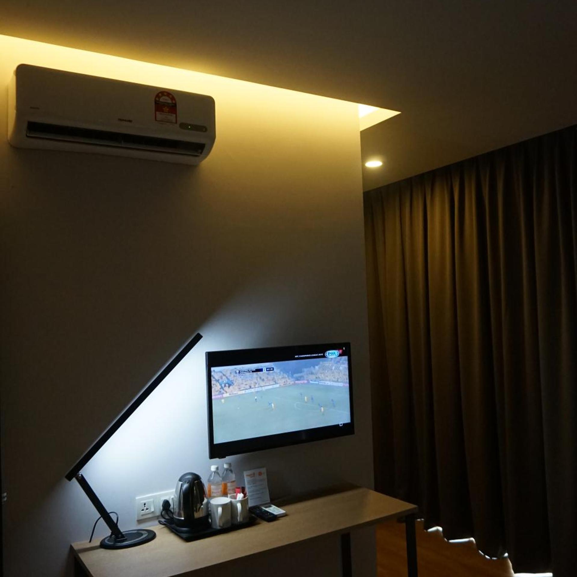 Super 8 Bayan Baru 7/37
