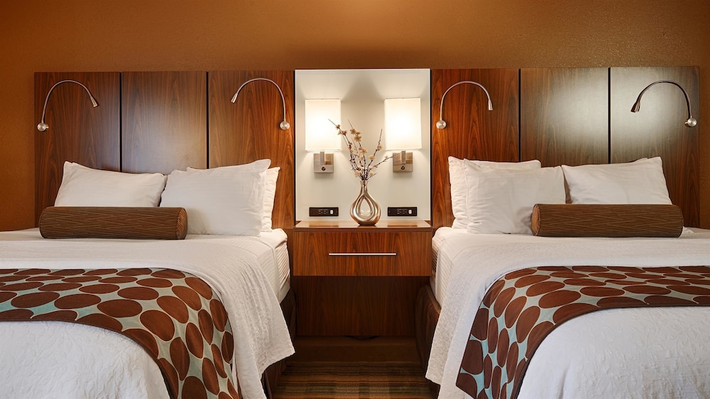 Best Western Plus Gen X Inn 8/30