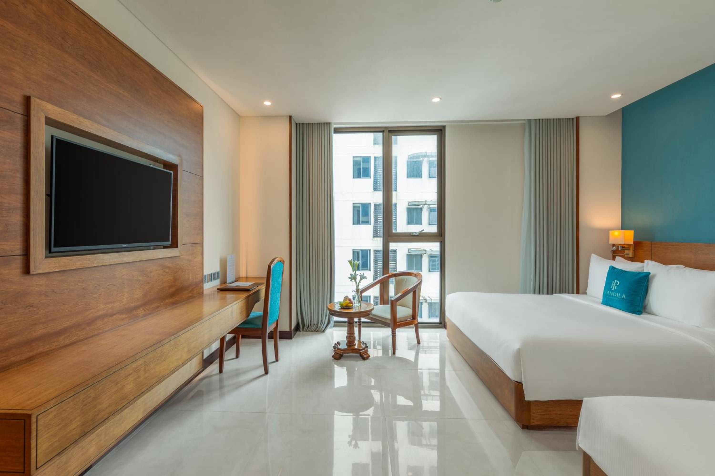 Deluxe, Triple, King Bed, Partial Sea View