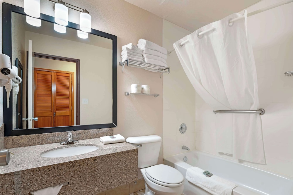 غرفة قياسية بسريرين مزدوجين، Best Western Green Bay Inn Conference Center 8/8