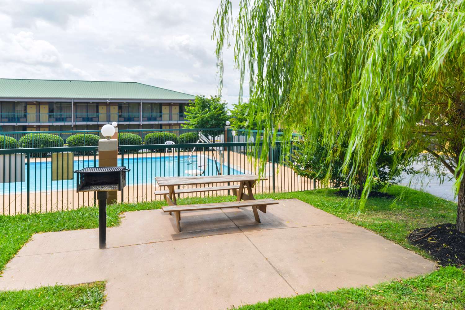 Americas Best Value Inn Goodlettsville Nashville N 15/15