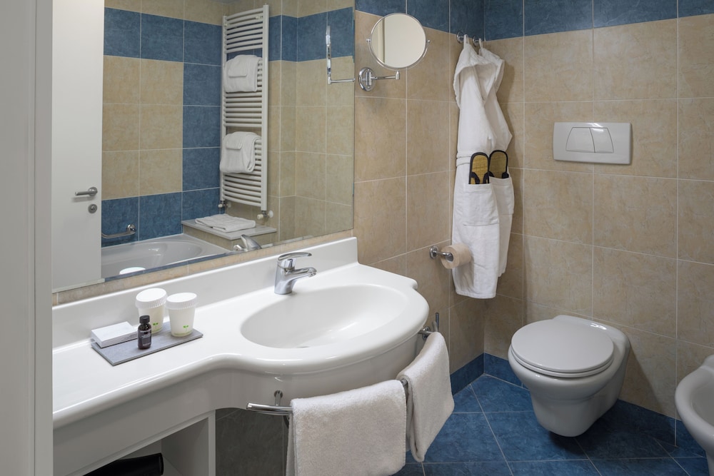 Astoria Park Hotel 48/50