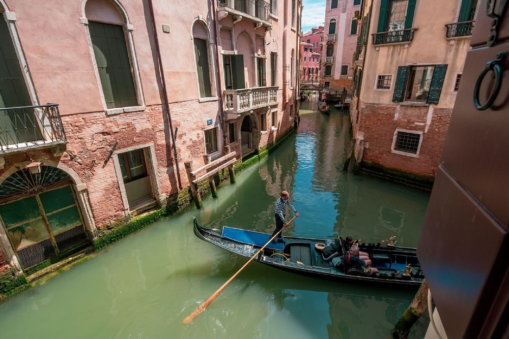 San Marco Boutique Canal View 28/33