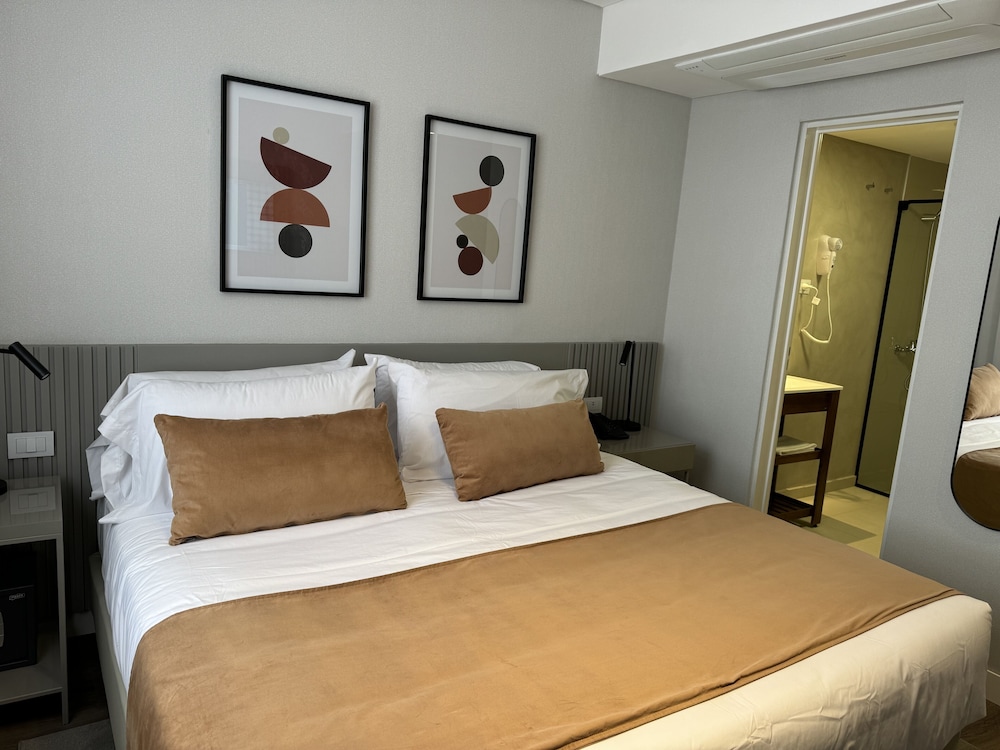 Economy, Queen Bed