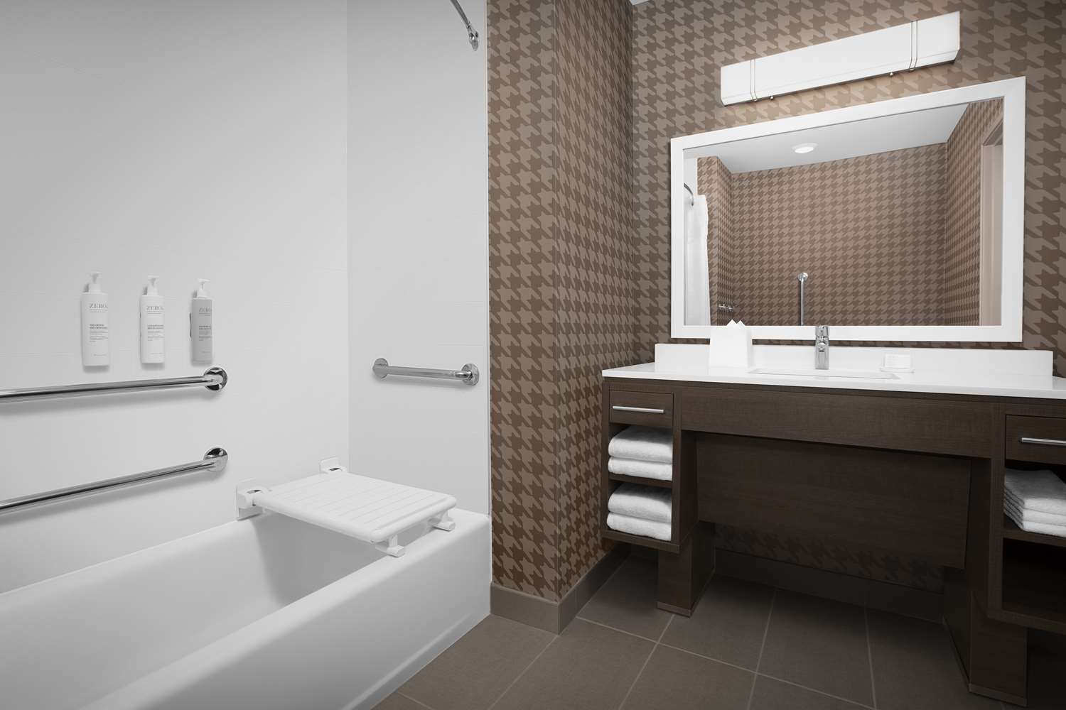 Studio, Suite, 2 Queen Beds, Bathtub, Accessible