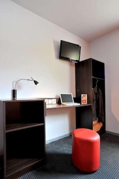 BRIT HOTEL SAINT-QUENTIN 3/53