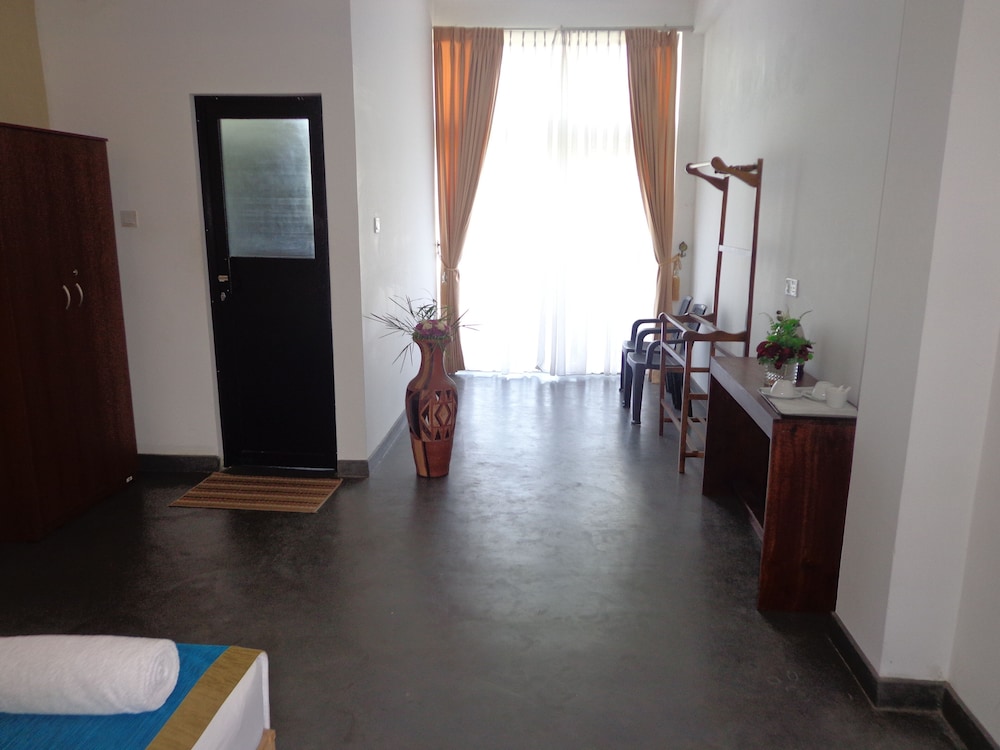 Hotel Star White Negombo 7/50