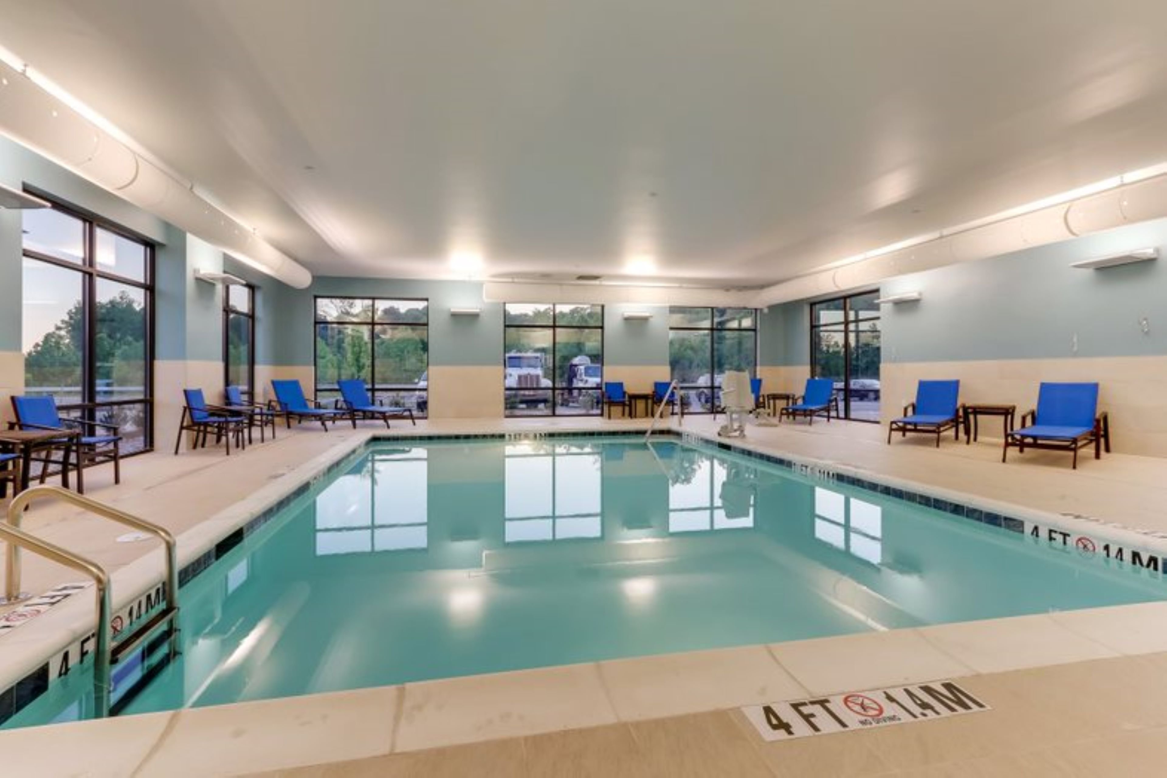 HOLIDAY INN EXPRESS AND SUITES WINSTON SALEM SW CLEMMONS 32/50