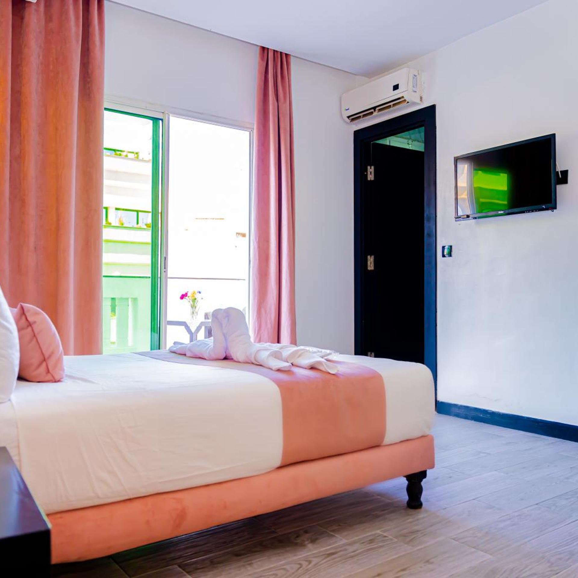 غرفة بسرير مزدوج، Hotel Les Ambassadeurs 3/9