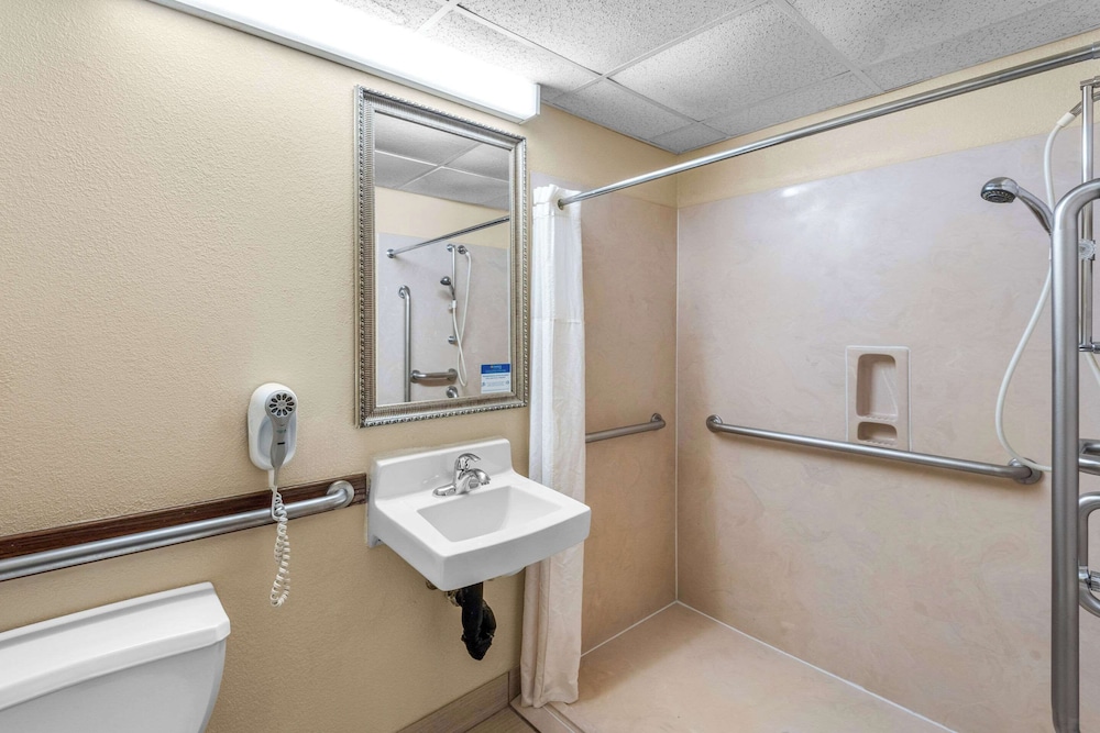 Clarion Inn & Suites Indianapolis Northwest 55/55
