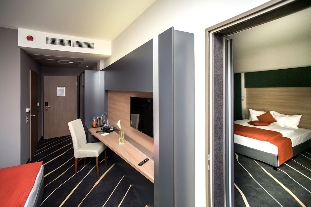 Best Western Plus Lakeside Hotel 18/58