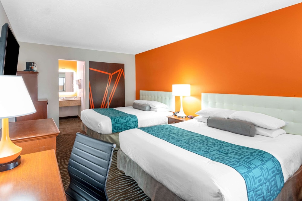 Howard Johnson by Wyndham St. George Hotel & Suites 10/22