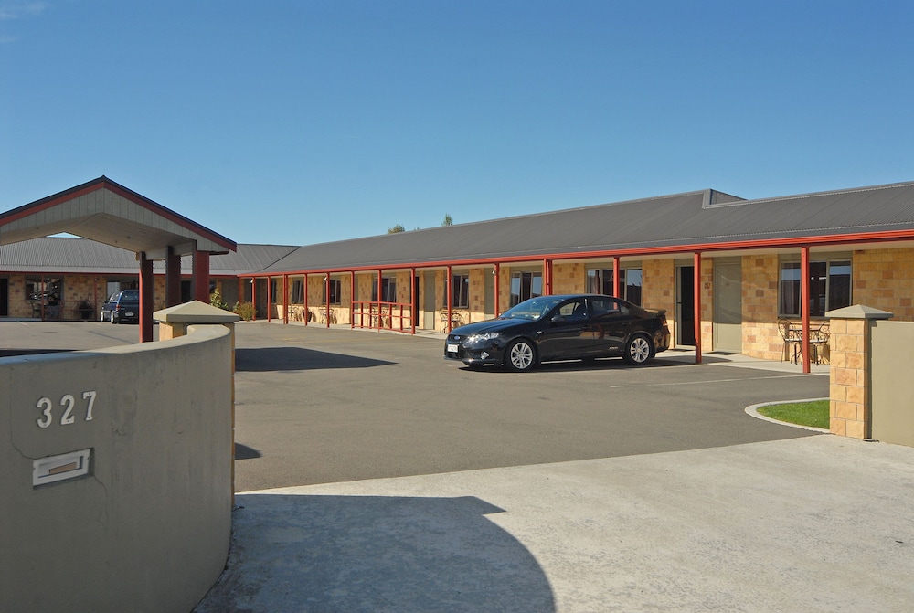 OMAHU MOTOR LODGE 4/37