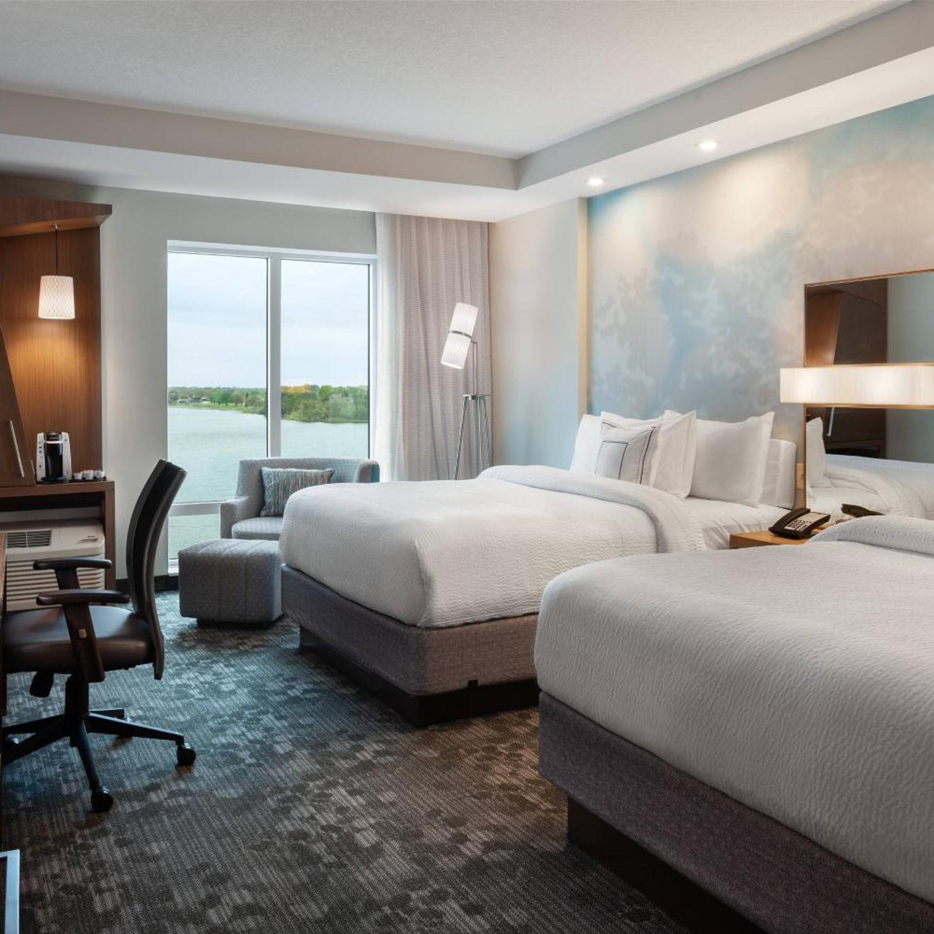 Deluxe, 2 Queen Beds, Water View, Accessible