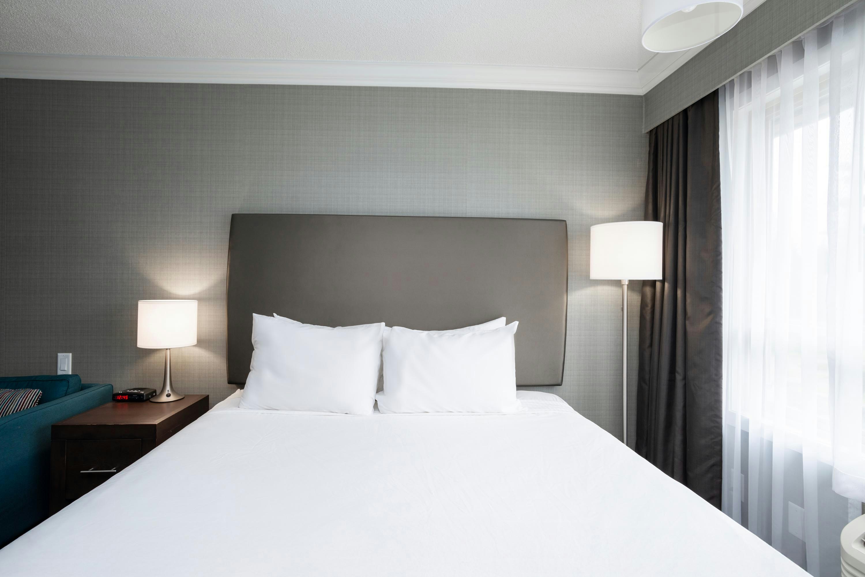 Standard Room, 1 King Bed, Selkirk، Sandman Hotel Revelstoke 3/4