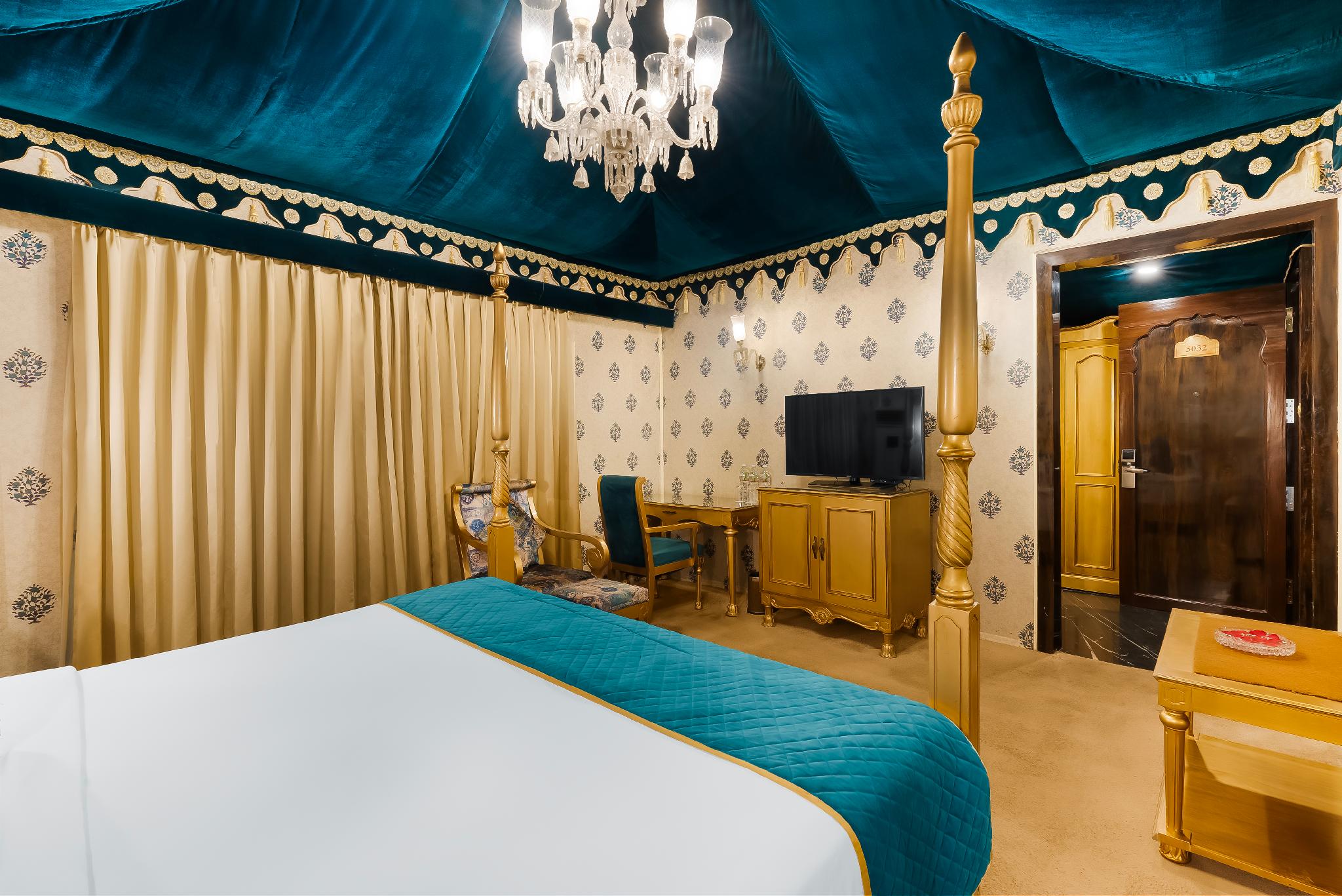 2 BEDROOMS, SUITE