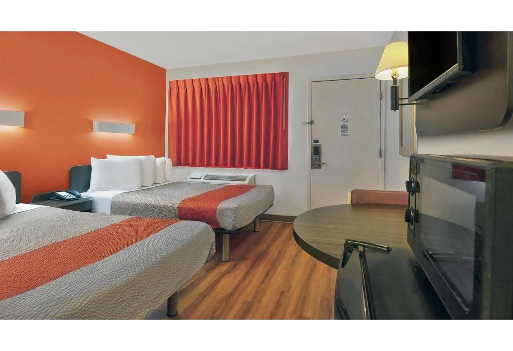 2 Full Beds - Non-Smoking، Motel6 Alamogordo, NM 6/10
