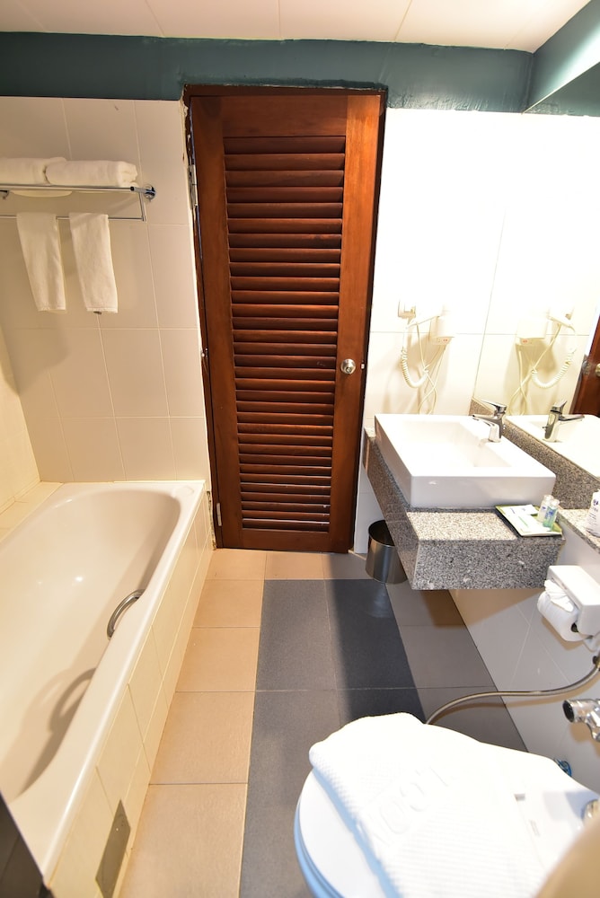 ALOHA HOTEL HAT YAI 63/66