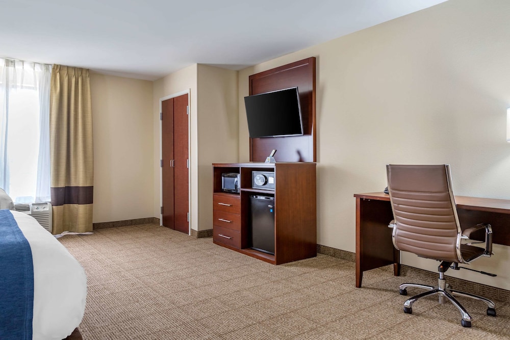 Comfort Suites Savannah Gateway I-95 35/38