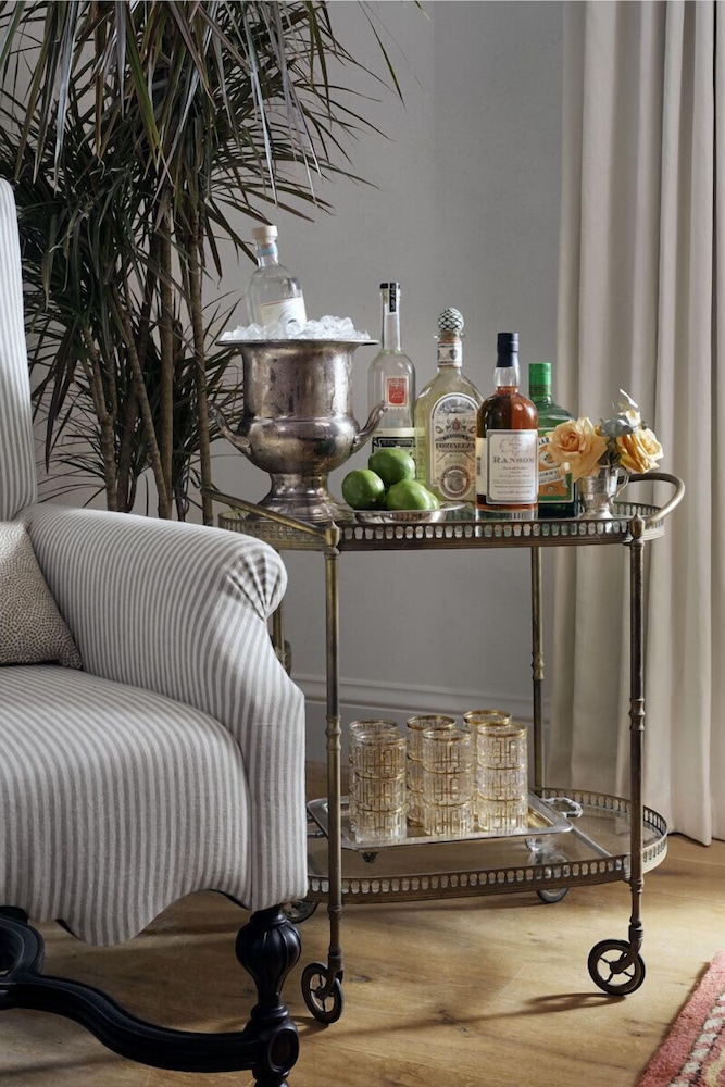 Commodore Perry Estate, Auberge Resorts Collection 57/68