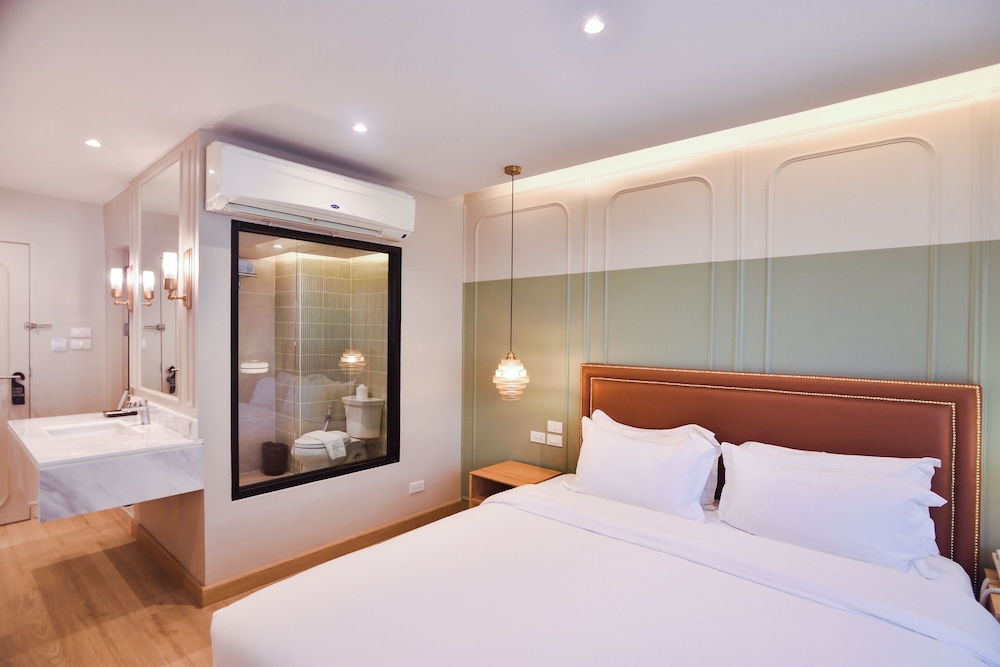 THEE BANGKOK HOTEL 15/65