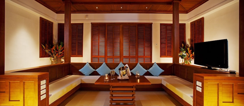 Centara Grand Beach Resort Phuket 71/85
