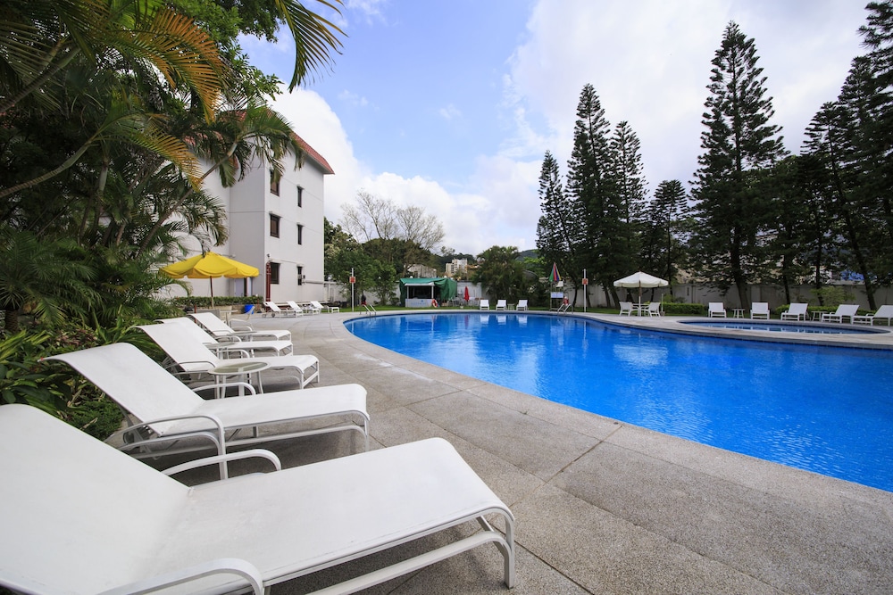Silvermine Beach Resort 46/68