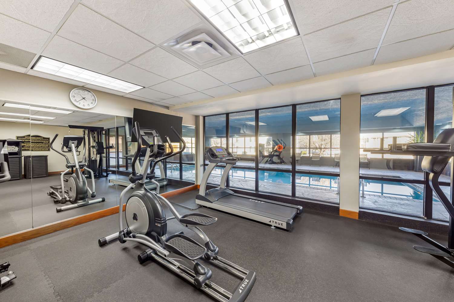 Best Western Plus Midwest City Inn & Suites 17/27