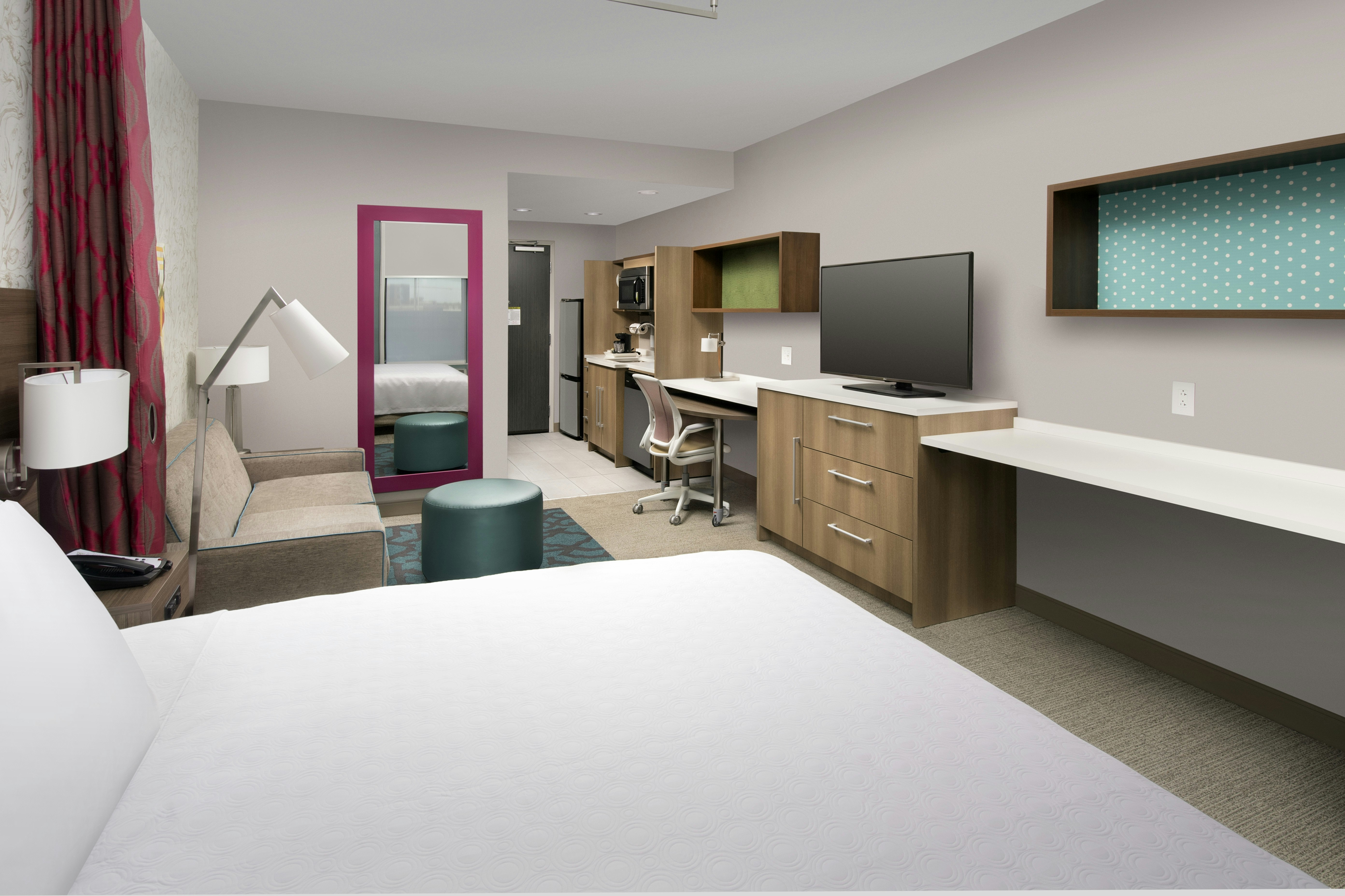 Studio, King Bed, Accessible