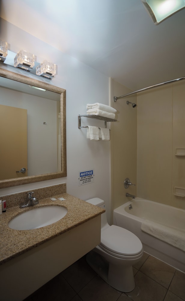 Sky Hotel Flushing/Laguardia Airport 19/20