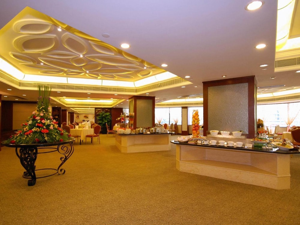 Rosedale Hotel And Suites 10/38