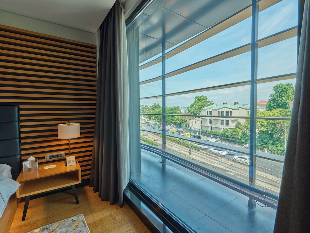 METROPOLITAN HOTELS BOSPHORUS 32/75