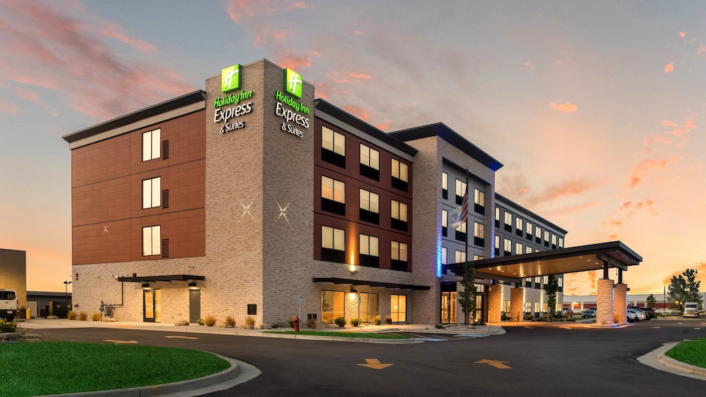Holiday Inn Express Suites Racine 1/63