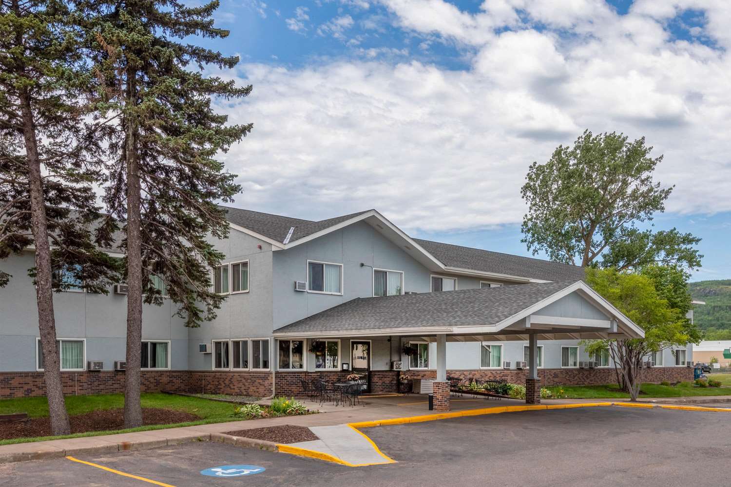 Super 8 by Wyndham Duluth 32/35
